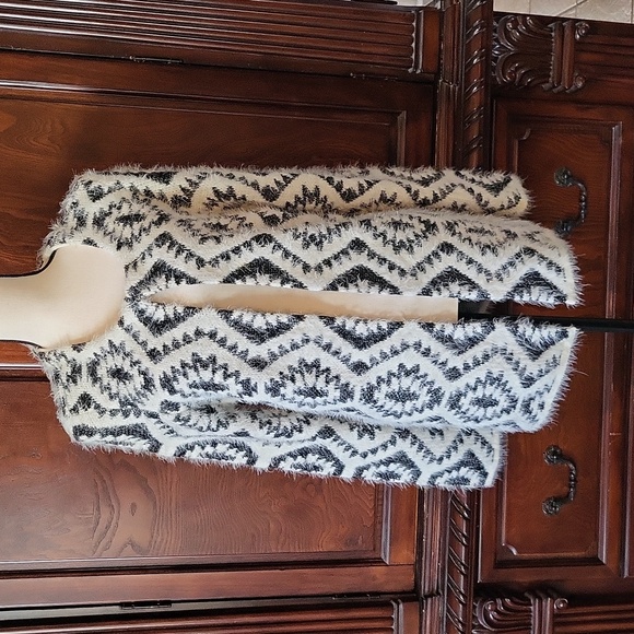 Hannah Sweaters - Hannah long-sleeved fuzzy sweater cardigan